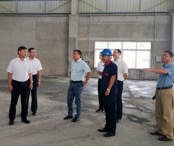 集團公司黨委委員、股份公司黨委書記、總經(jīng)理蔣培進到矸石項目部...