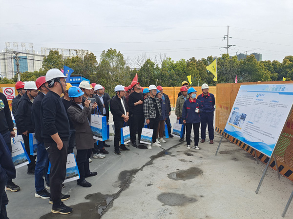 經(jīng)開區(qū)多家單位觀摩銅箔三期項目 經(jīng)開區(qū)多家單位觀摩銅箔三期項目